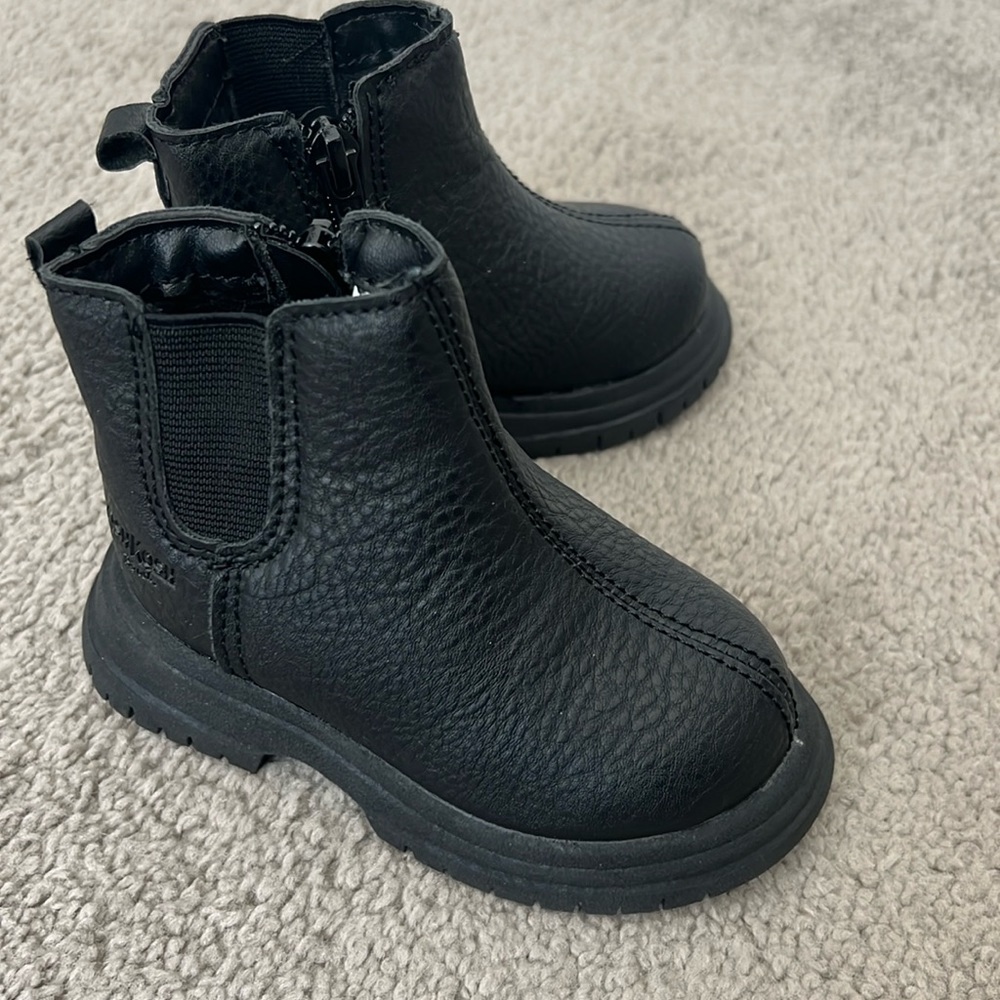 Oshkosh Booties sz 4/5